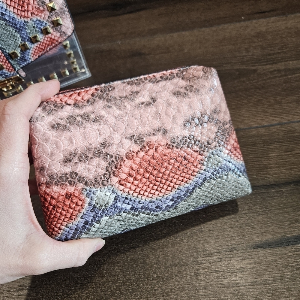 NWOT Studded Snakeskin Women's Bag + Pouch Set - Picture 10 of 16